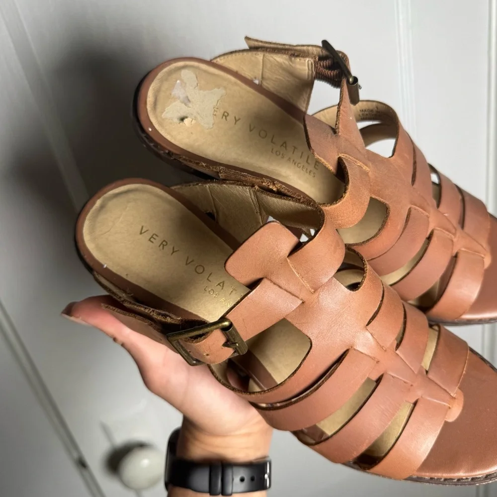 Very Volatile Los Angeles Leather Platform Tan Strappy Heels size 9